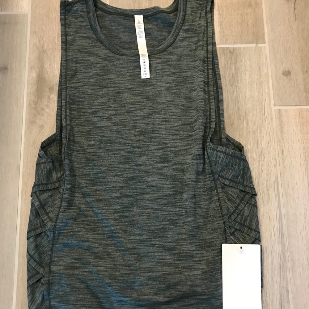 🚫SOLD🚫Lululemon var-city muscle tank